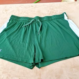 Under Armour women short  sz XL.
